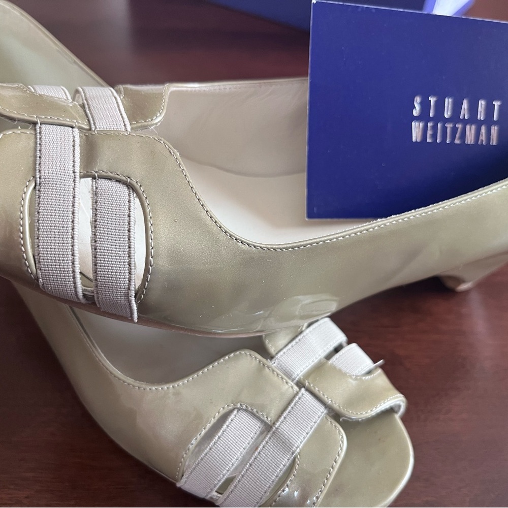 Stuart Weitzman Cream Peep-Toe Flats. Platinum leather.  Size 7 EUC